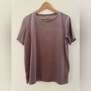 Old Navy Velvet Crew Neck, EUC, size medium.